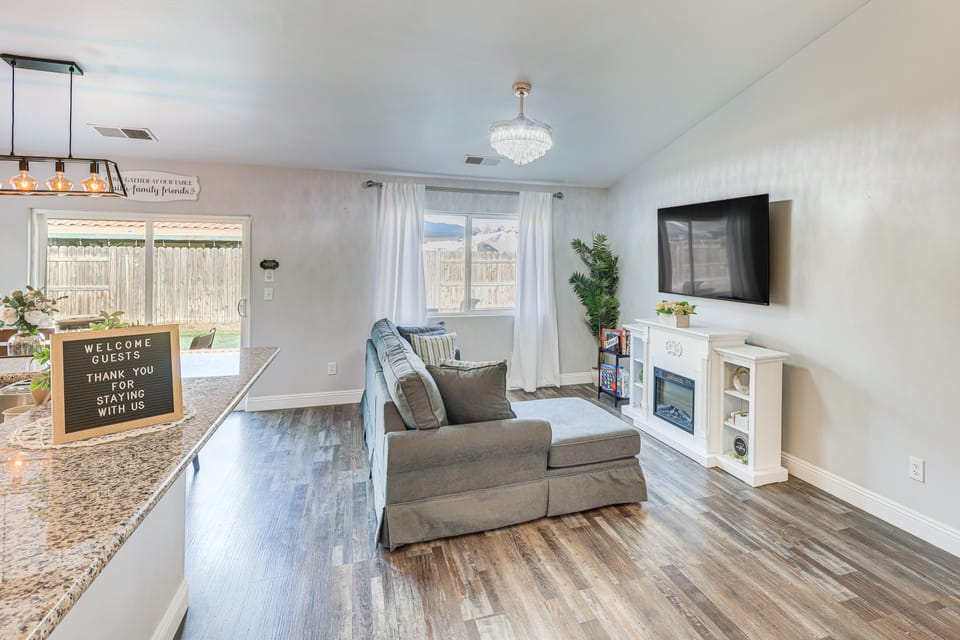 Bakersfield Home w/ Pool Table, Cornhole + More! House in Bakersfield