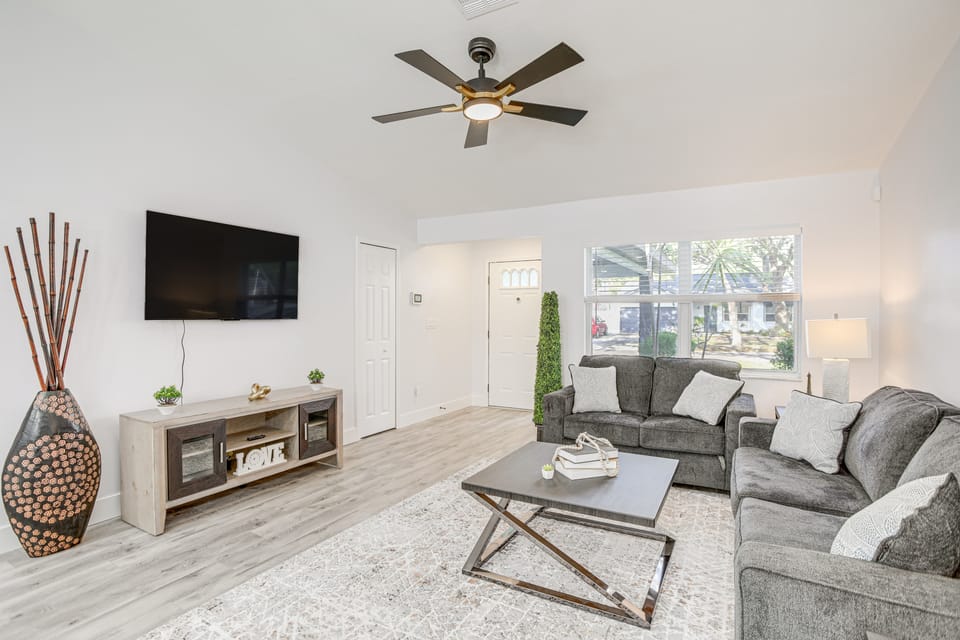 Screened Patio & Private Pool: Roomy Largo Home House in Largo