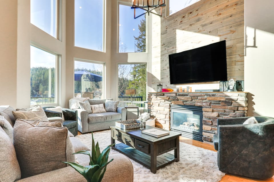 Shared Boat Dock: Lakefront Coeur d'Alene Home House in Kootenai County