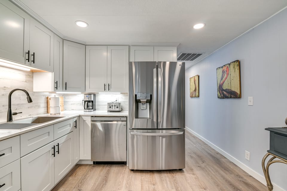 Community Pool & Beach Access: Surfside Beach Home House in Surfside Beach
