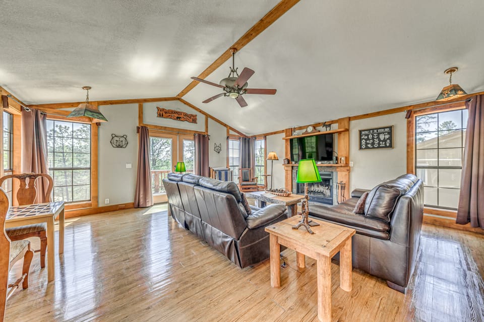 Peaceful Ruidoso Cabin: Balcony, Mountain Views! House in Ruidoso