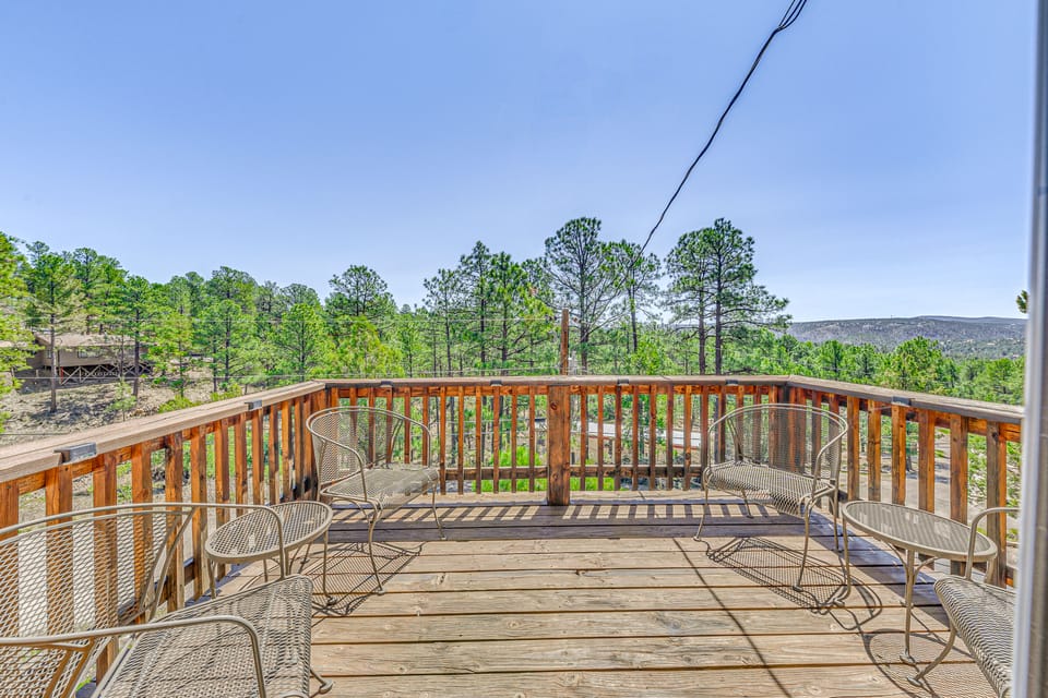 Peaceful Ruidoso Cabin: Balcony, Mountain Views! House in Ruidoso