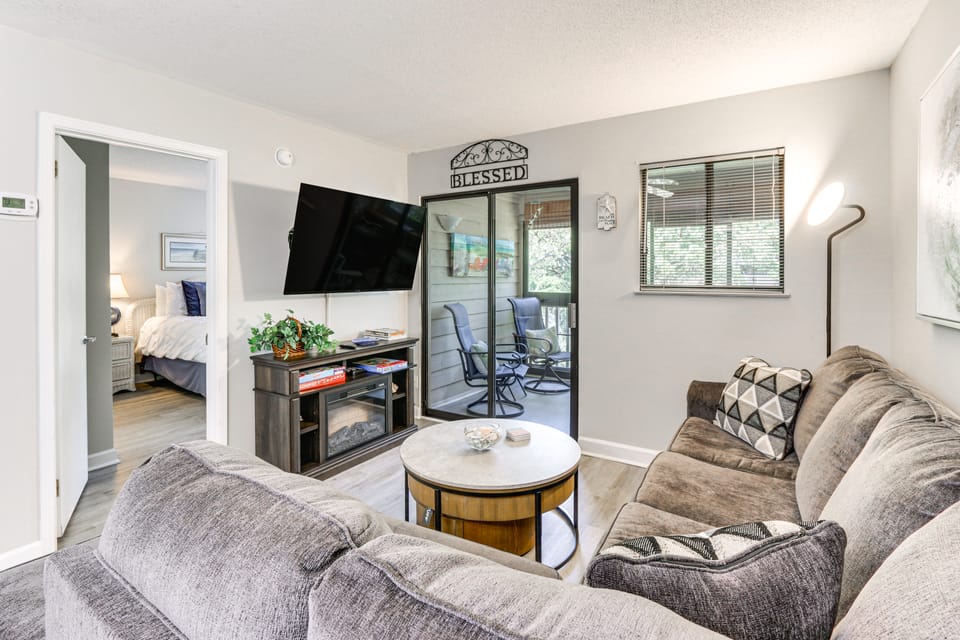 Beach & Pool: Hilton Head Condo w/ Water Views! Apartment in Hilton Head Island