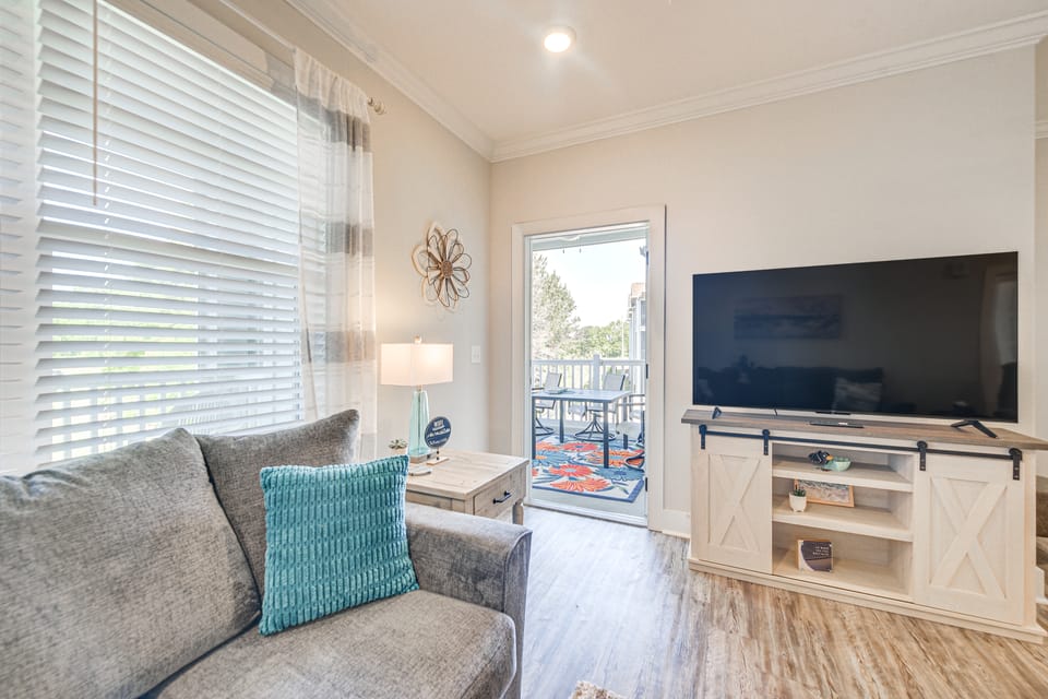 Gorgeous Calabash Condo w/ Balcony & Pool Access! Apartment in South Carolina