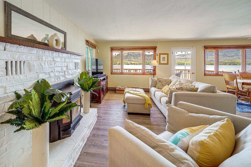 Lakefront Oroville Paradise: Private Beach & Dock! House in Oroville