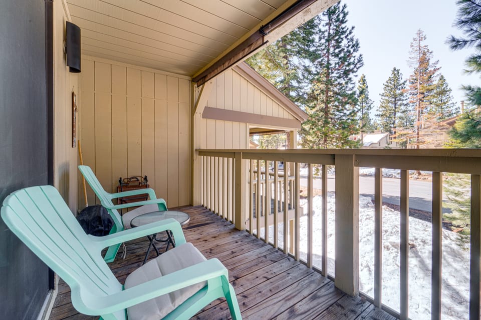 1 Mi to Lake Tahoe: Condo w/ Pool Access Apartment in Tahoe Vista