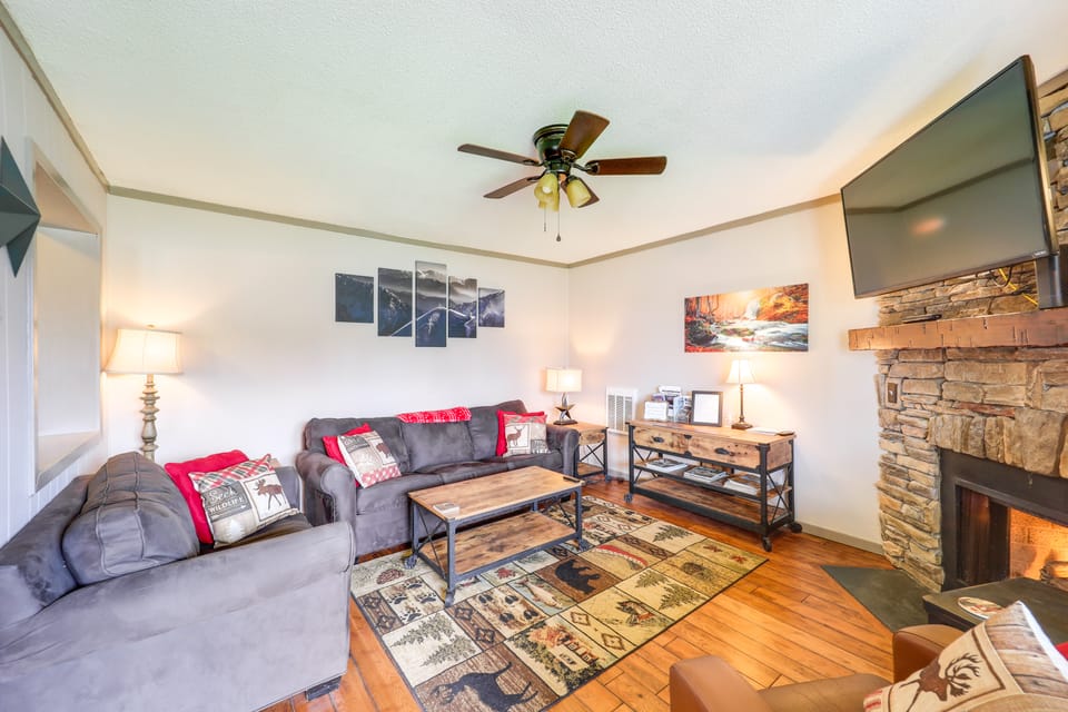 Furnished Deck + Resort Perks: Beech Mtn Retreat! Apartment in Beech Mountain