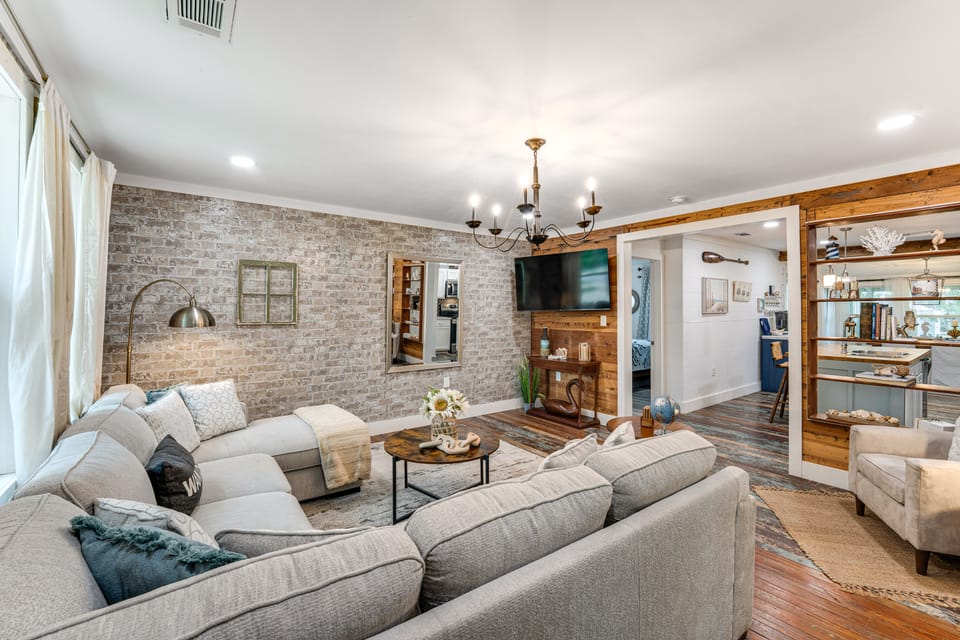 Walk to Boat Ramp: Newly Remodeled Seadrift Home! House in Texas