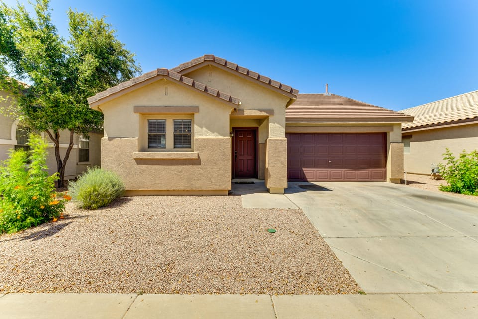 5 Mi to Dtwn: Modern Gilbert Getaway w/ Yard! House in Gilbert