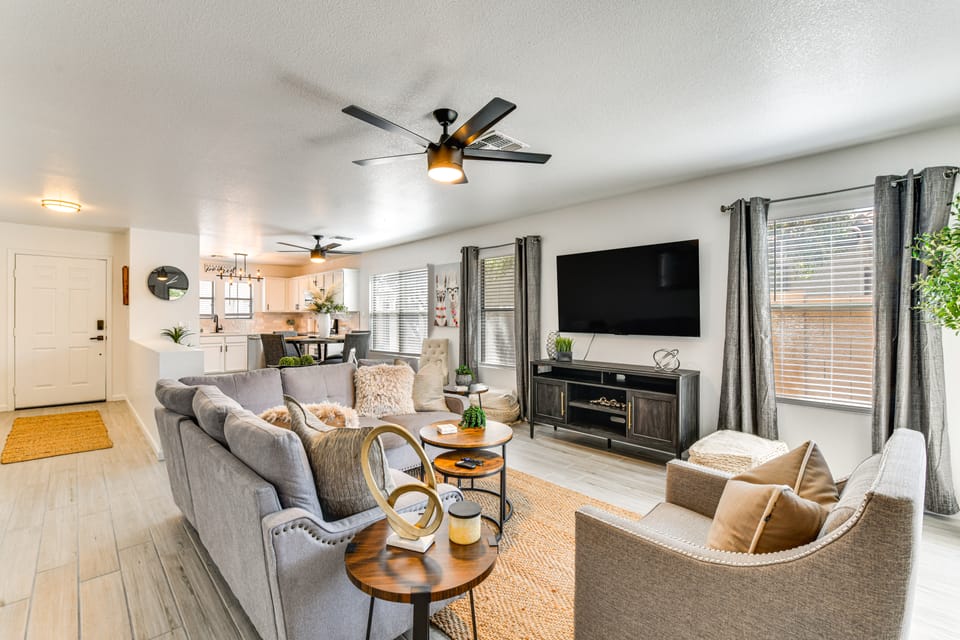 5 Mi to Dtwn: Modern Gilbert Getaway w/ Yard! House in Gilbert