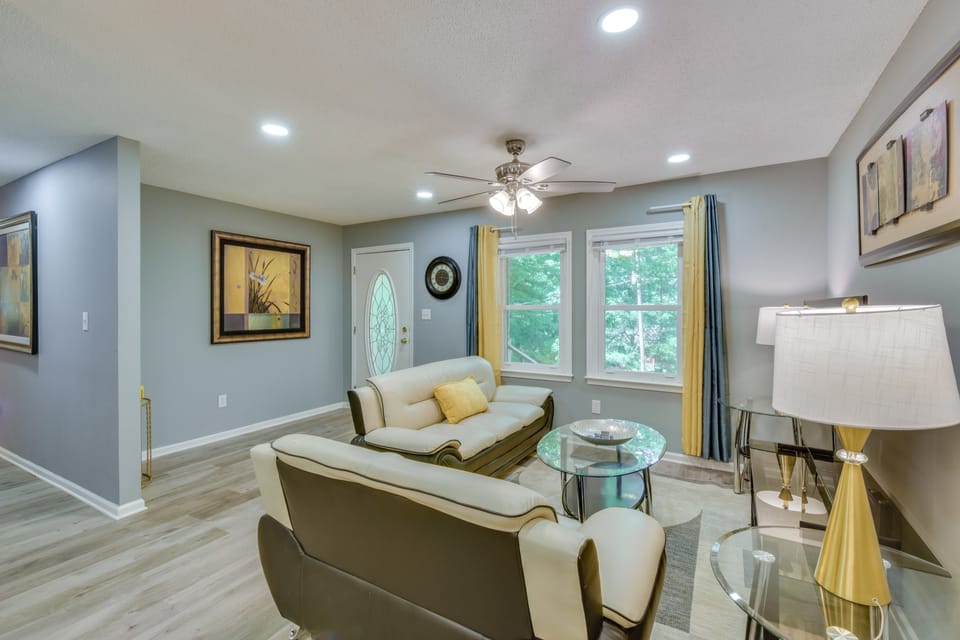 Athens Home w/ Deck - Near Sanford Stadium! House in Athens