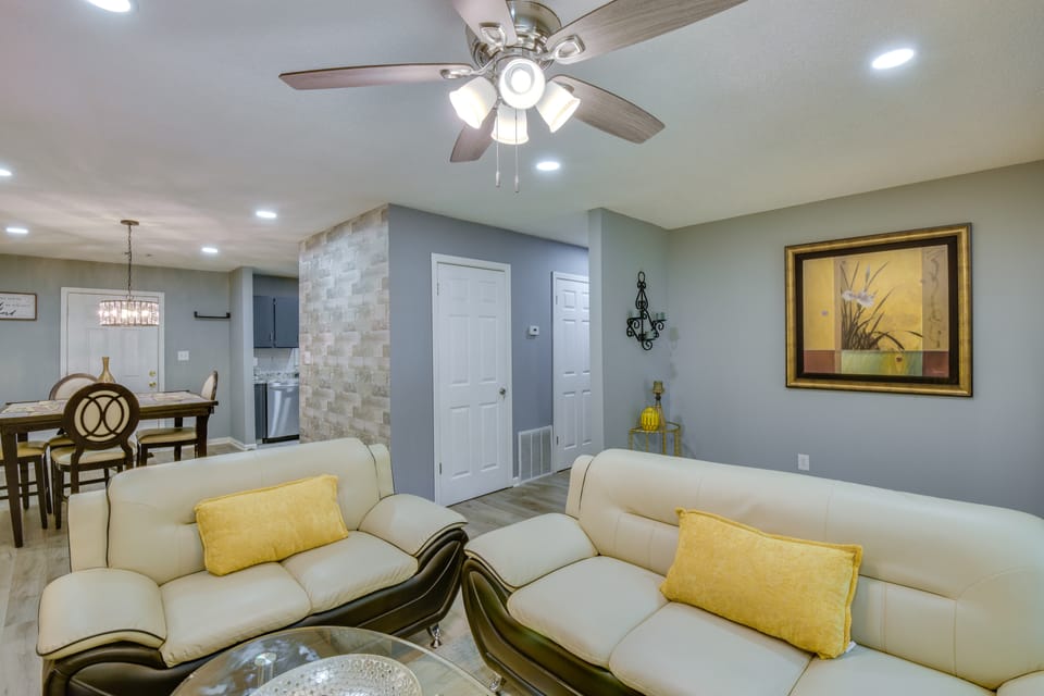 Athens Home w/ Deck - Near Sanford Stadium! House in Athens