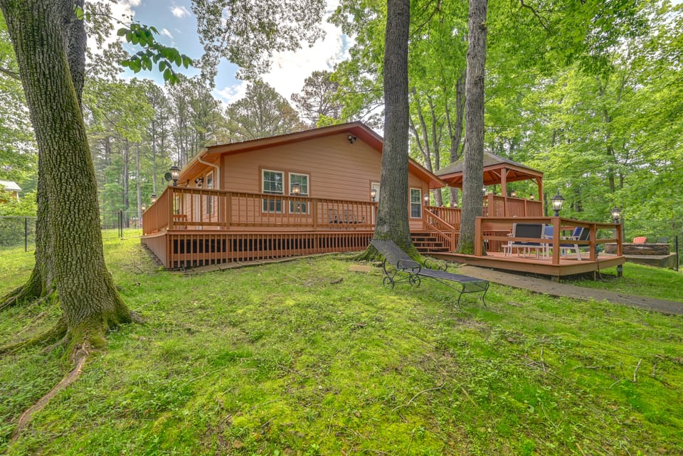 Access to Rough River Lake! Family Home w/ Deck House in Kentucky