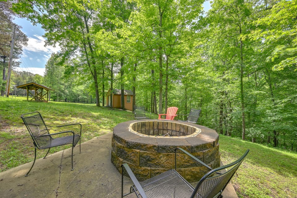 Access to Rough River Lake! Family Home w/ Deck House in Kentucky