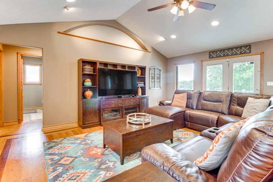 Family-Friendly Ozarks Getaway < 21 Mi to Branson! House in Arkansas