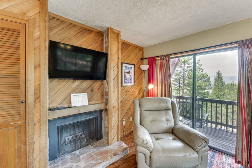 Walk to Chair Lift: Angel Fire Condo w/ Mtn Views Apartment in Angel Fire