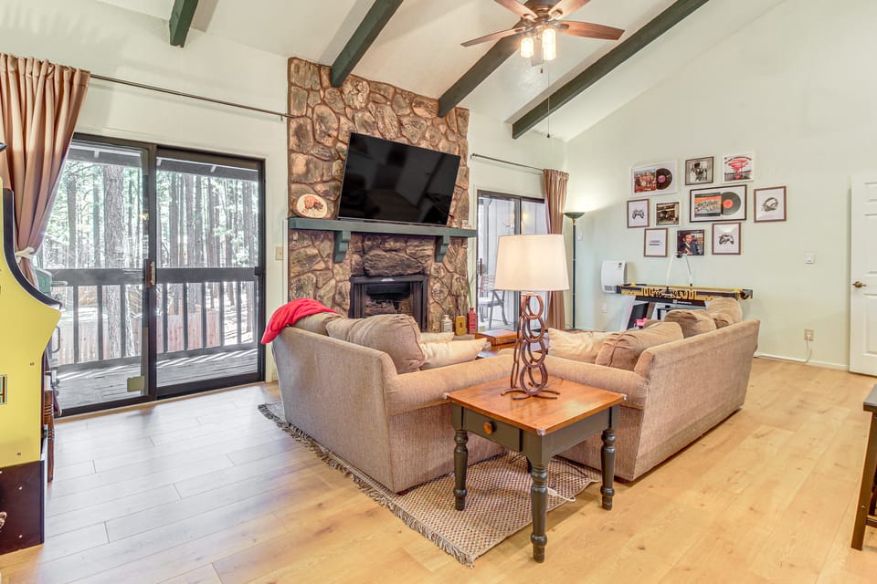 Hike & Golf: Family Home w/ Balcony in Pinetop! Apartment in Arizona