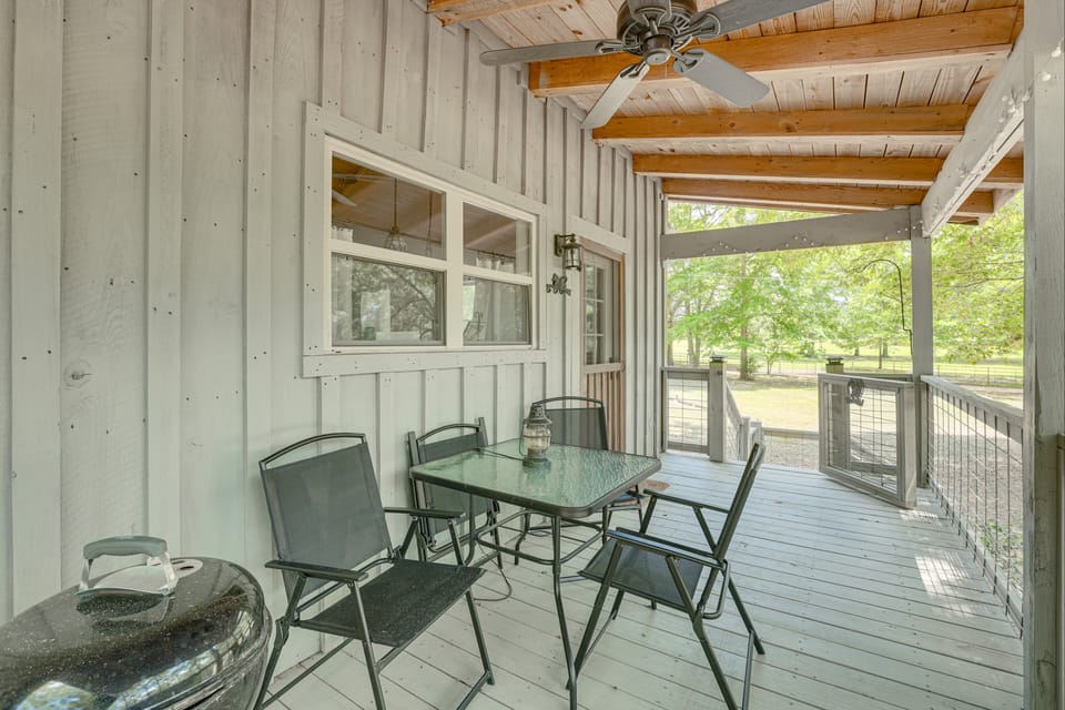 Charming Lawley Cottage: Deck, Fire Pit & Yard! Cottage in Alabama
