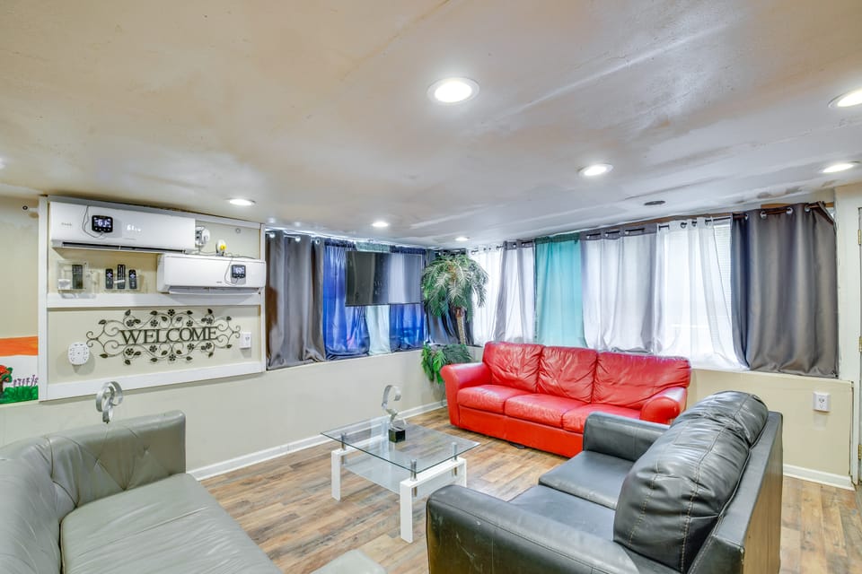 Dallas Studio w/ Home Office - 4 Mi to Fair Park! Apartment in Dallas