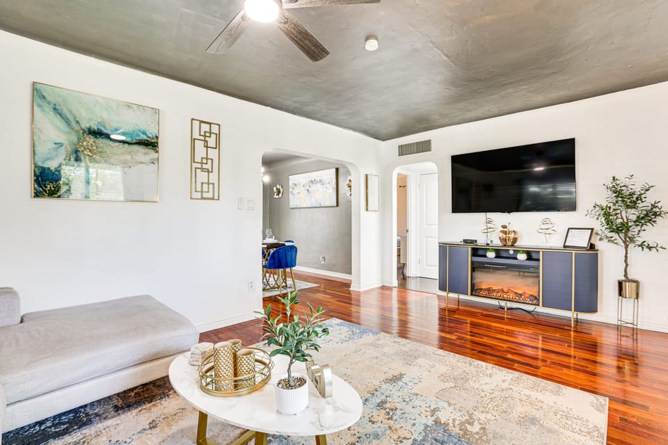Bar & Fire Pit: Pet-Friendly Phoenix 'La Casita' House in Phoenix
