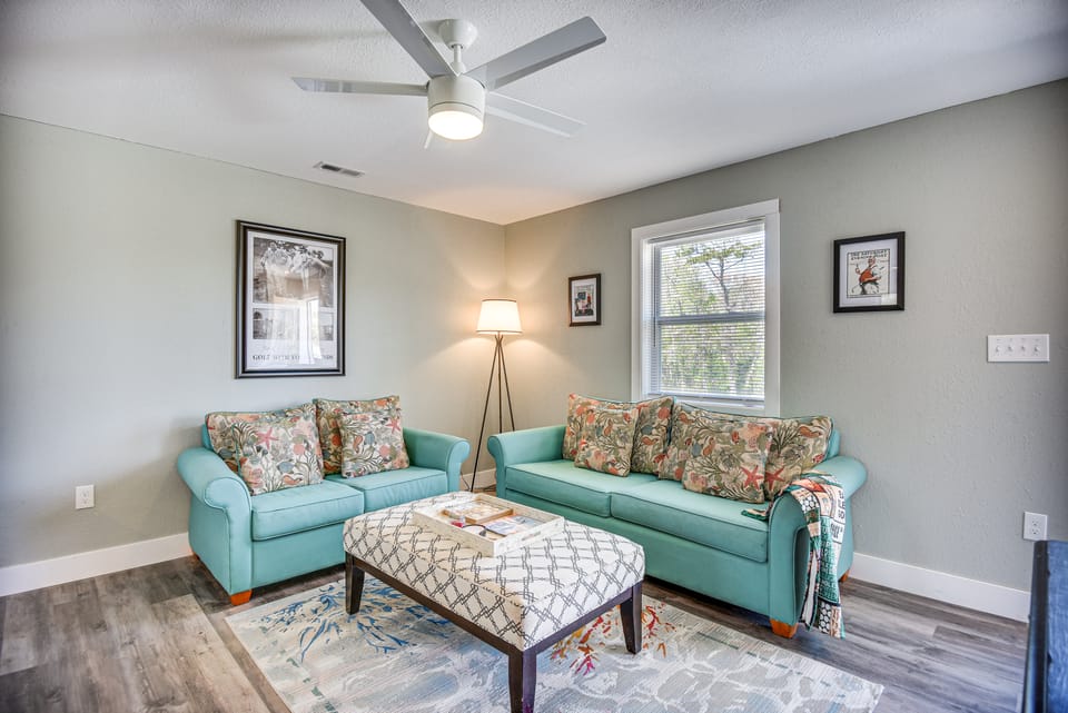 Kitty Hawk Apartment w/ Hot Tub - 1 Mi to Beach! Apartment in Kitty Hawk