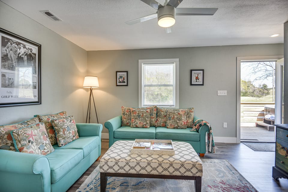 Kitty Hawk Apartment w/ Hot Tub - 1 Mi to Beach! Apartment in Kitty Hawk