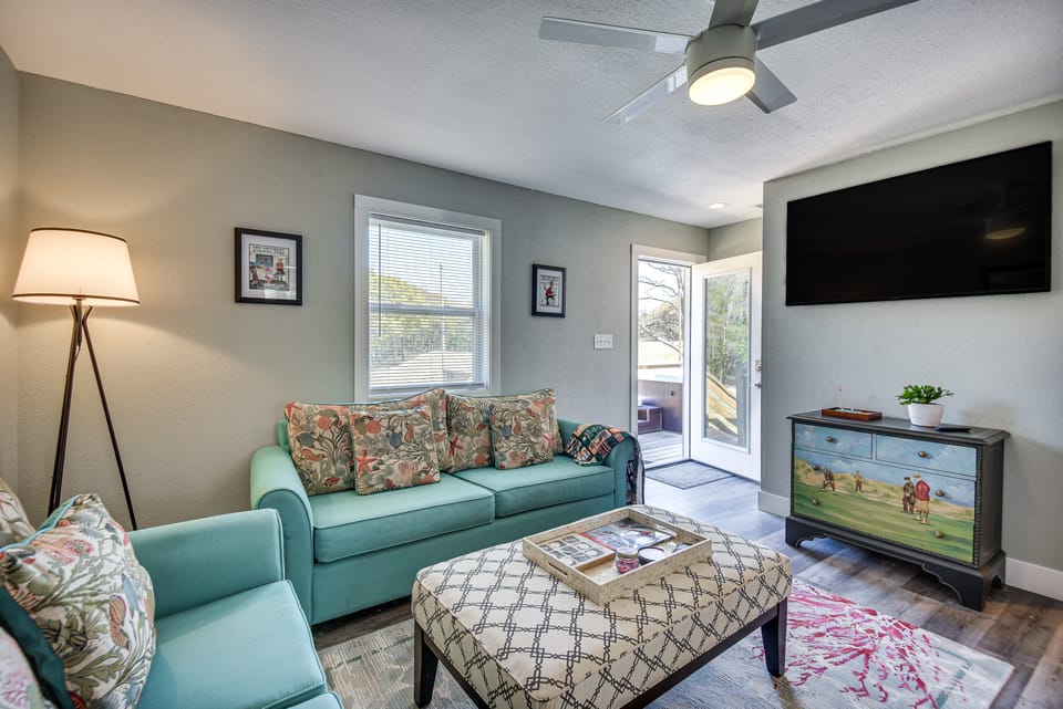 Kitty Hawk Apartment w/ Hot Tub - 1 Mi to Beach! Apartment in Kitty Hawk