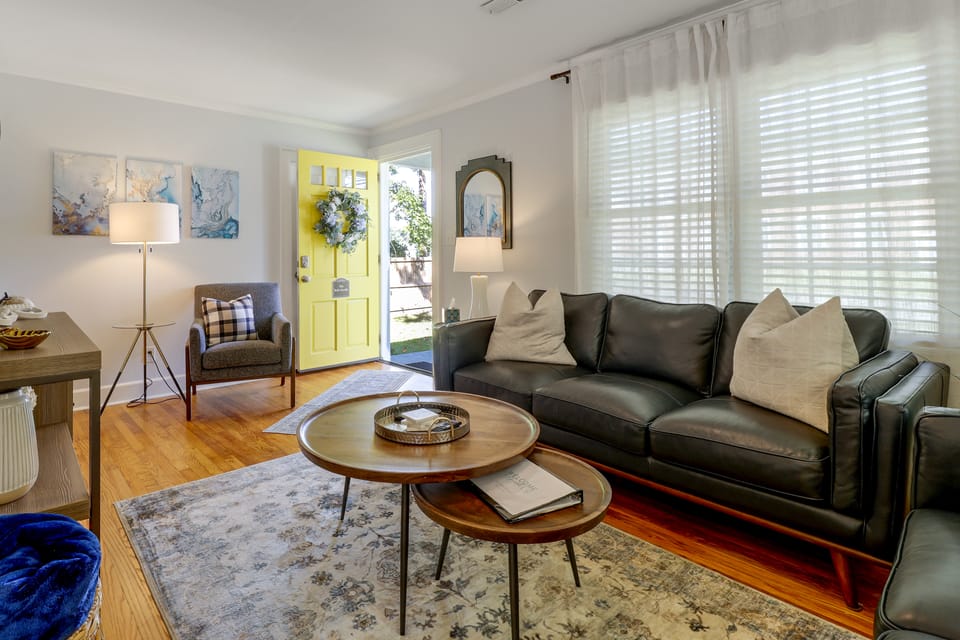Walk to Restaurants! Elizabeth City Home w/ Yard Cottage in Elizabeth City