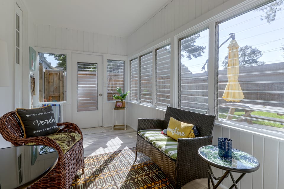 Walk to Restaurants! Elizabeth City Home w/ Yard Cottage in Elizabeth City