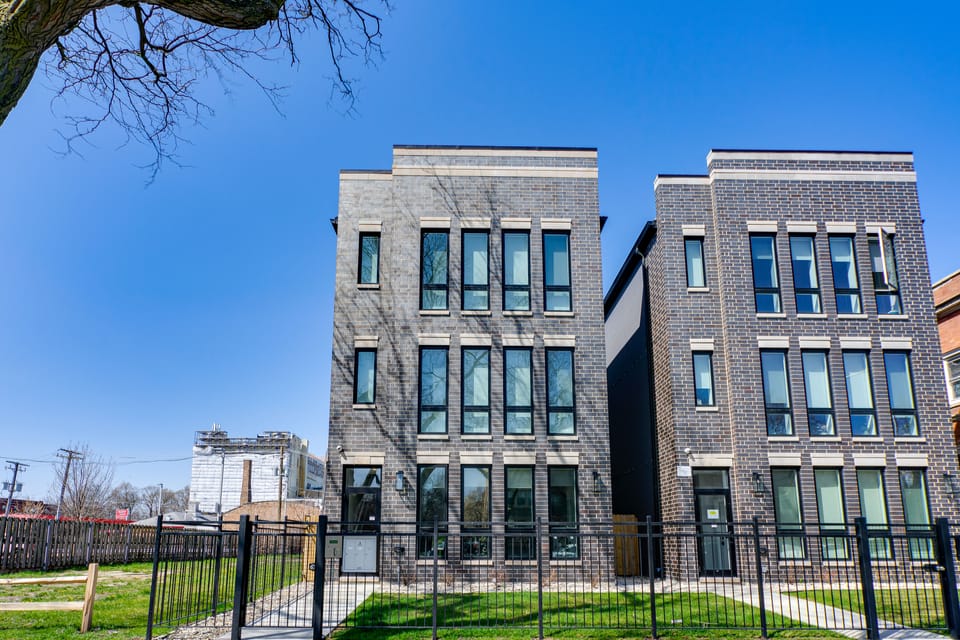 7 Mi to Downtown: Luxe Chicago Condo Apartment in Chicago