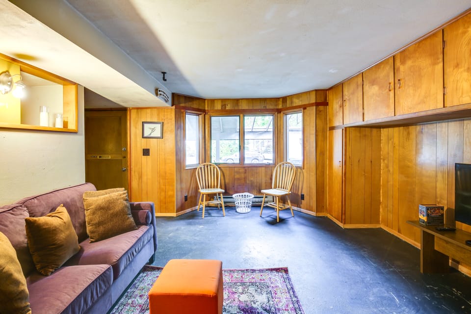 Centrally Located Eugene Apt < Half-Mi to UO! Apartment in Eugene