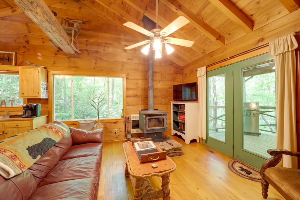 Hot Tub & Trail Access: 92-Acre Retreat in Marion! House in Tennessee