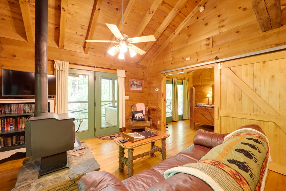 Hot Tub & Trail Access: 92-Acre Retreat in Marion! House in Tennessee