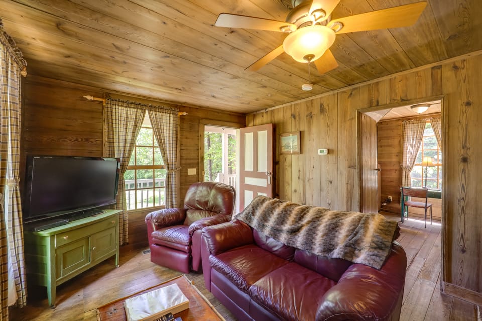 Hot Tub Haven! Blue Ridge Mountain Gem on 92 Acres House in Tennessee