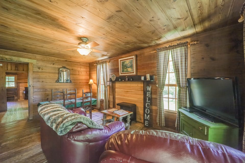 Hot Tub Haven! Blue Ridge Mountain Gem on 92 Acres House in Tennessee