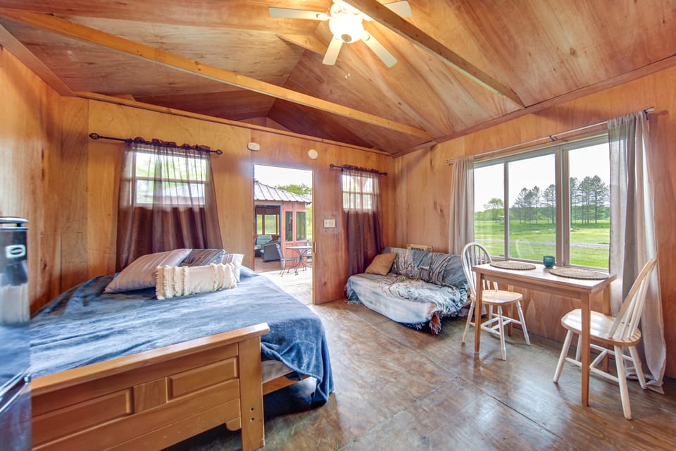Dog-Friendly Cabin Near Pymatuning Lake! Apartment in Lake Erie
