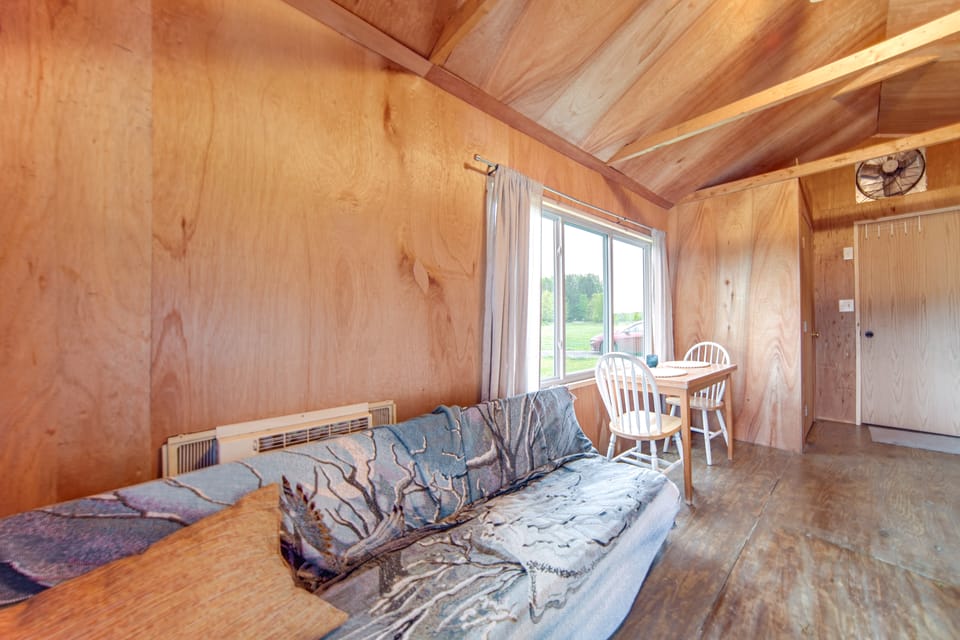 Dog-Friendly Cabin Near Pymatuning Lake! Apartment in Lake Erie
