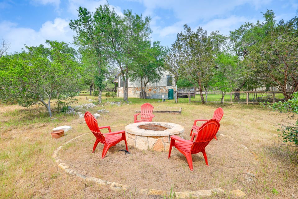 San Marcos Home w/ Fire Pit ~ 10 Mi to Downtown! House in Rio Grande