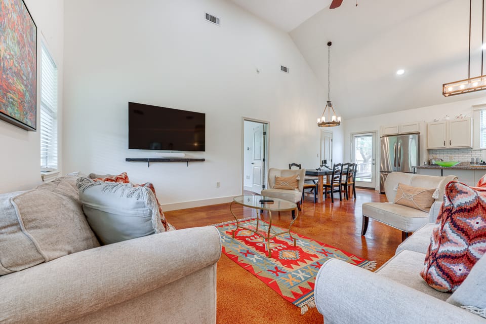 San Marcos Home w/ Fire Pit ~ 10 Mi to Downtown! House in Rio Grande