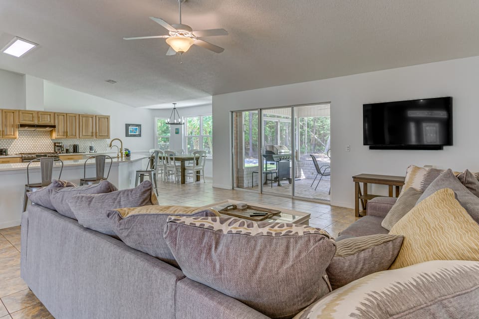 Pensacola Home w/ Large Yard: 4 Mi to Beach House in Alabama