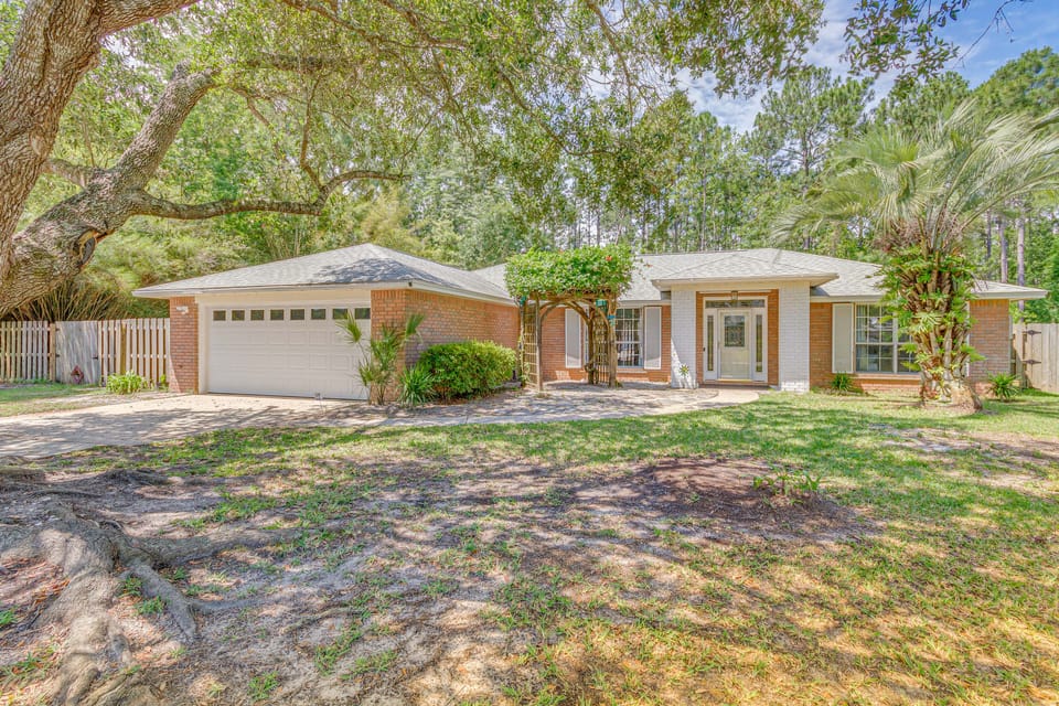 Pensacola Home w/ Large Yard: 4 Mi to Beach House in Alabama
