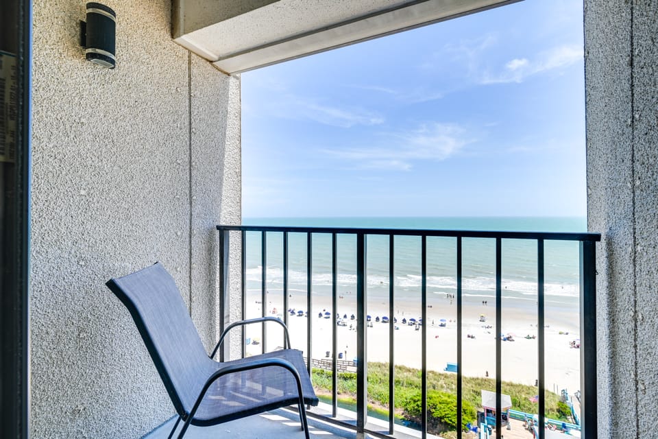 Shore & Pool Access: Resort Condo in Myrtle Beach! Apartment in South Carolina