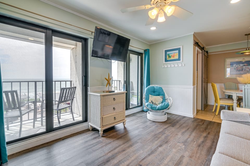 Coastal Views & Resort Fun! Myrtle Beach Condo Apartment in South Carolina