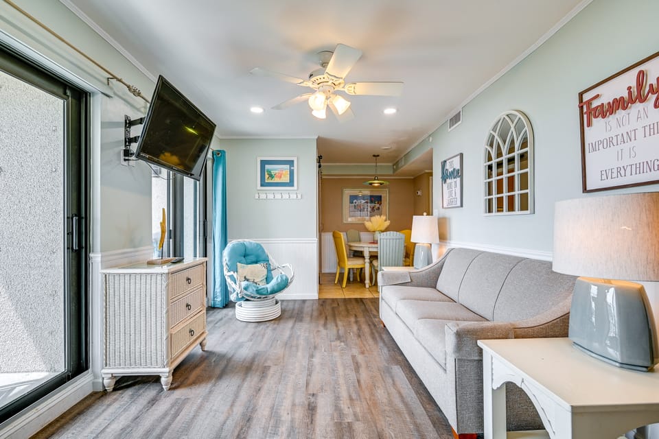 Coastal Views & Resort Fun! Myrtle Beach Condo Apartment in South Carolina