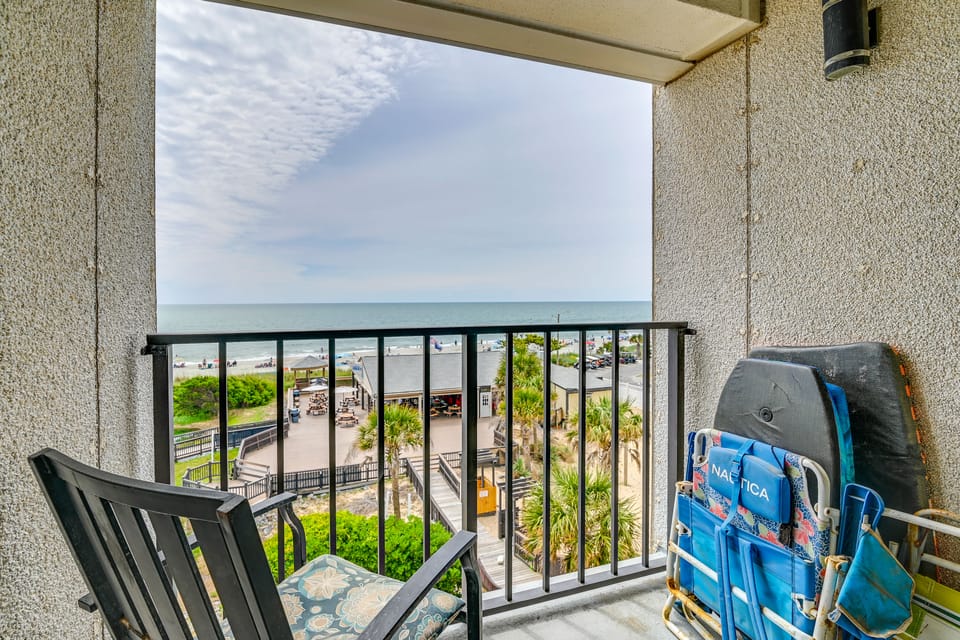 Coastal Views & Resort Fun! Myrtle Beach Condo Apartment in South Carolina