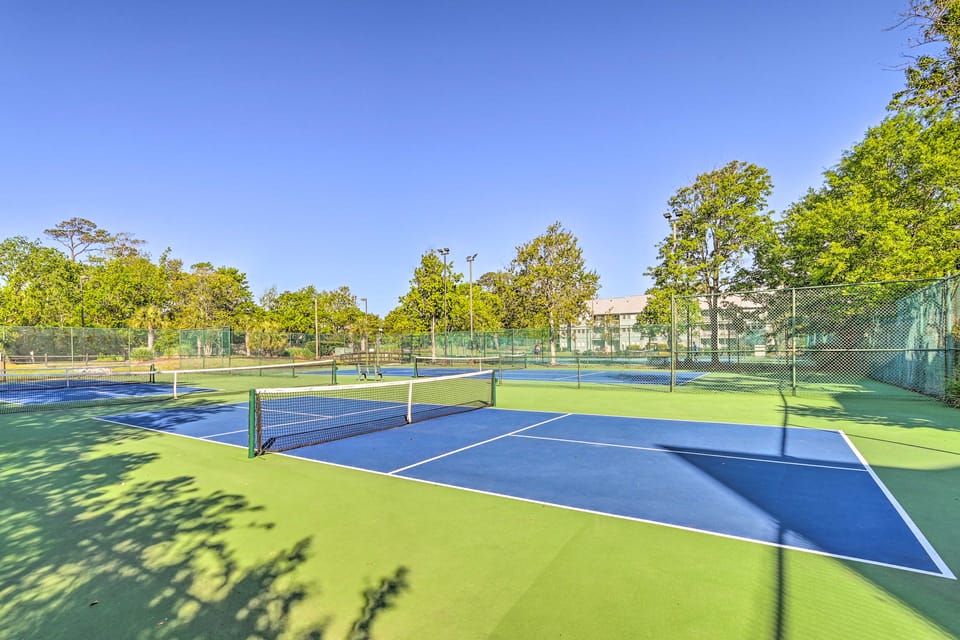Oceanside Days & Sunset Dining: Myrtle Beach Condo Apartment in South Carolina