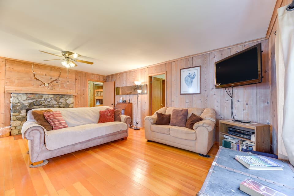 Waterfront Grapeview Escape w/ Boat Dock & Views! House in Puget Sound