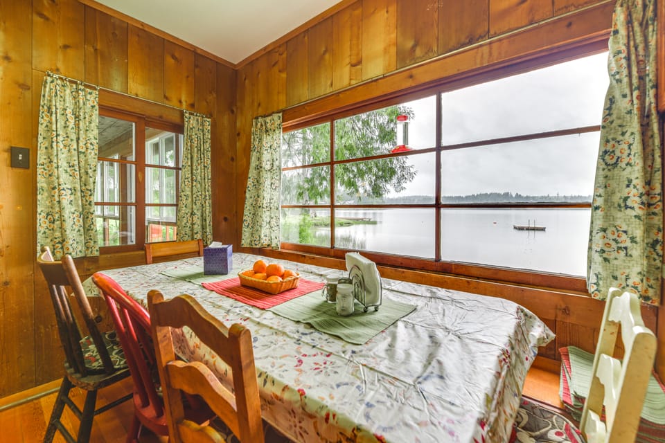 Waterfront Grapeview Escape w/ Boat Dock & Views! House in Puget Sound