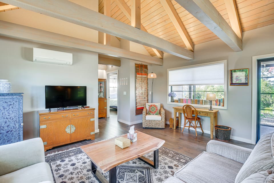 Fire Pit: Tranquil Country Retreat 15 Mi to Eugene Cottage in Willamette Valley