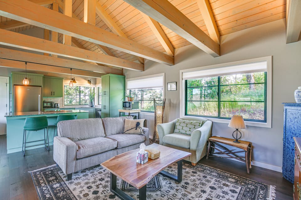 Fire Pit: Tranquil Country Retreat 15 Mi to Eugene Cottage in Willamette Valley